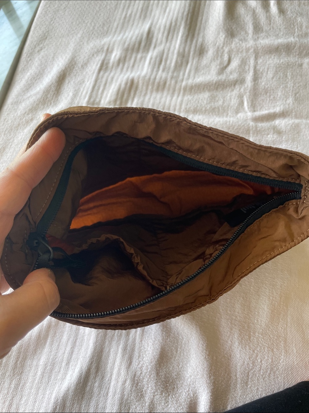Uniqlo Brown Crossbody Shoulder Bag with Black Strap - Picture 4 of 4